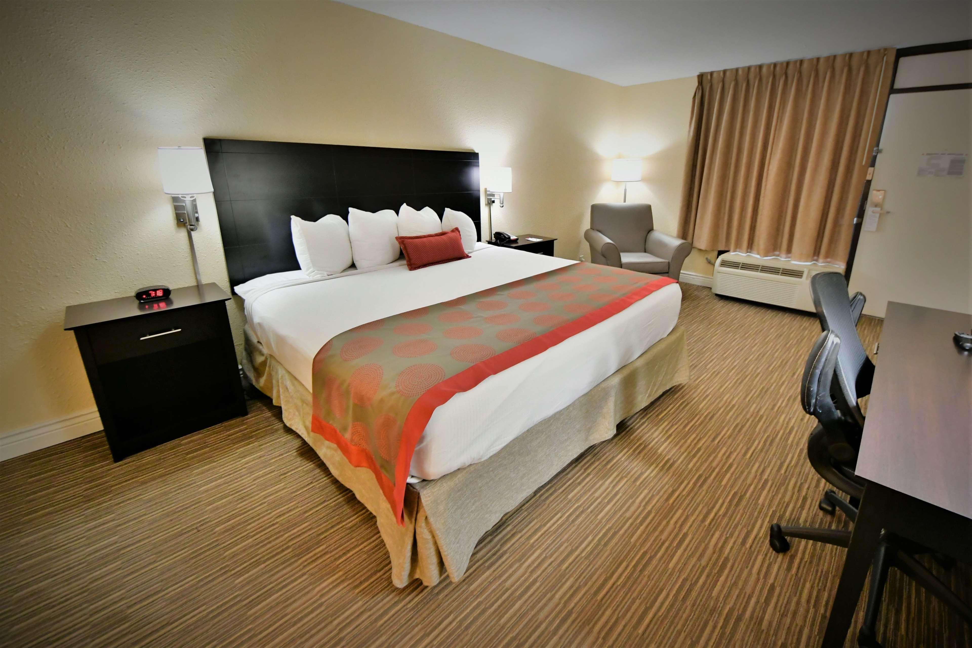 รามาดา โฮเต็ล แอนด์ คอนเฟอเรนซ์ เซ็นเตอร์ บาย วินด์แฮม แจ็คสันวิลล์ Hotel แจ็กสันวิลล์ ภายนอก รูปภาพ